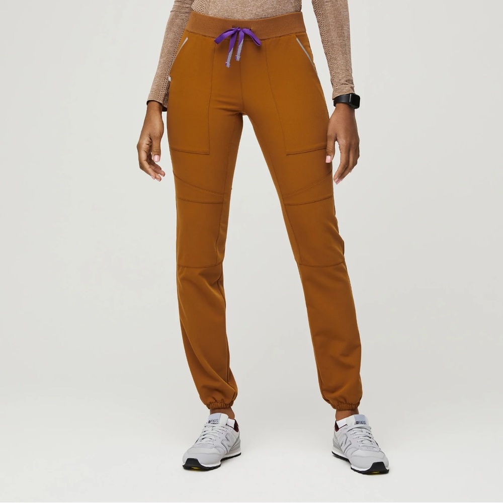 FIGS women’s Atlantic Fall Venice™ - Slim Jogger Scrub Pants - S / Chai